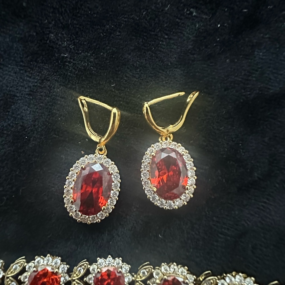Gold tone and Red Jewelry Set - Picture 2 of 6
